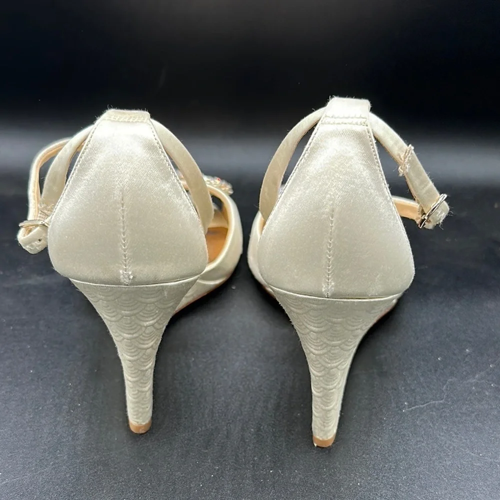 Badgley Mischka Women's Abigail Crisscross Wedge Sandals size 8